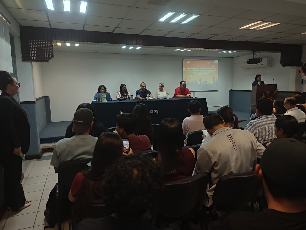Presentan en Mazatlán el libro “Sólo me dijeron que nos íbamos. Niñez y adolescencia desplazadas en el norte de México”