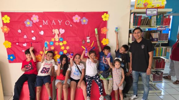 Con cuentos y reciclaje, Pequeños Lectores transforma las bibliotecas de Mazatlán, Sinaloa, en refugios de alegría infantil
