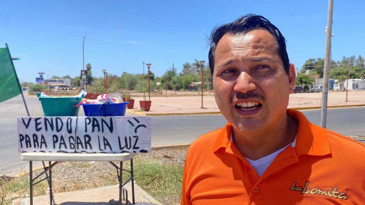 Ramiro venden pan en Guasave para pagar la luz