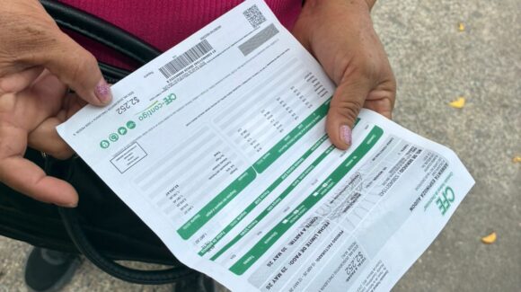 “Nos vamos a amarrar la tripa”: familias se ajustan económicamente entre pagar comida o los recibos de CFE