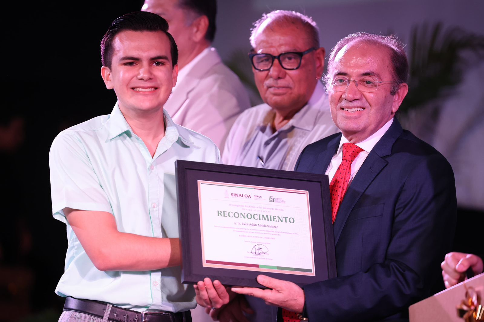 Reconoce Cobaes a estudiantes con el Premio Bachiller Ejemplar 2026