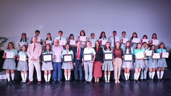 ¡Feliz Día del Estudiante! Reconoce Cobaes a cinco estudiantes con el Premio Bachiller Ejemplar 2026