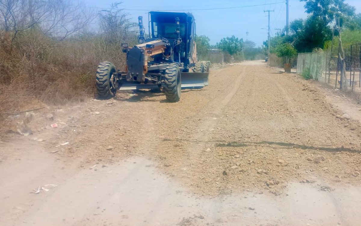 Rehabilitan calles y accesos rurales en Villa Unión con programa “Camino al Andar”, en Mazatlán