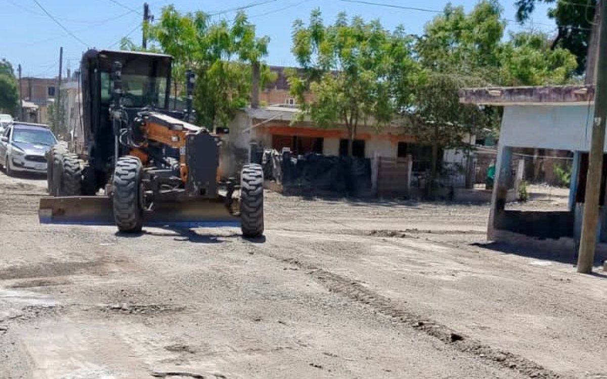 Rehabilitan calles y accesos rurales en Villa Unión con programa “Camino al Andar”, en Mazatlán