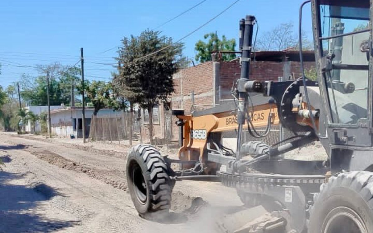 Rehabilitan calles y accesos rurales en Villa Unión con programa “Camino al Andar”, en Mazatlán