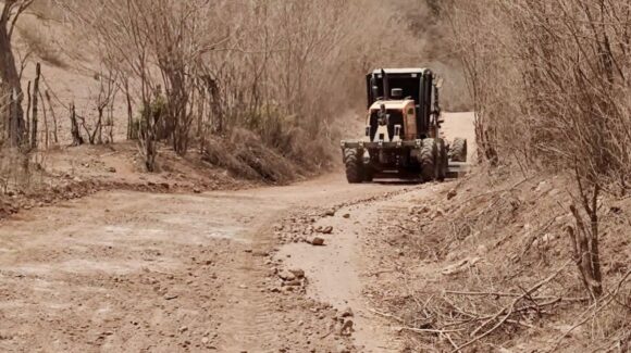 Rehabilitan caminos rurales en comunidades de El Quelite, Mazatlán con programa “Camino al Andar”