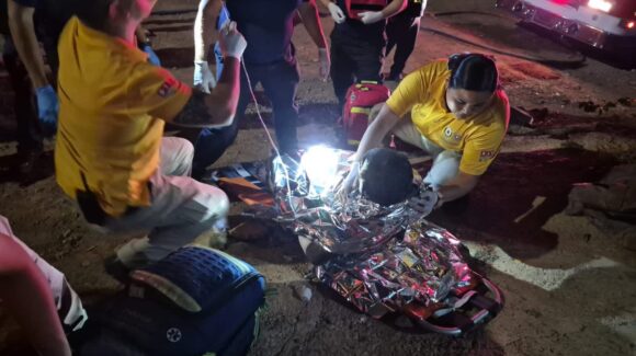 Rescatan a adulto mayor atrapado entre las llamas en Mazatlán, Sinaloa; resulta con quemaduras de hasta tercer grado