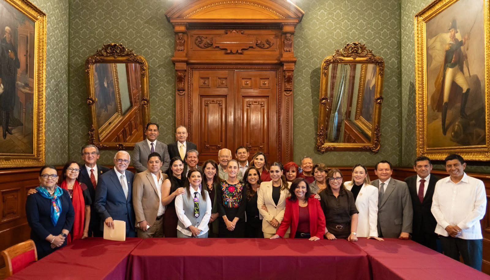 Gobernadora de Sinaloa en reunión en CDMX