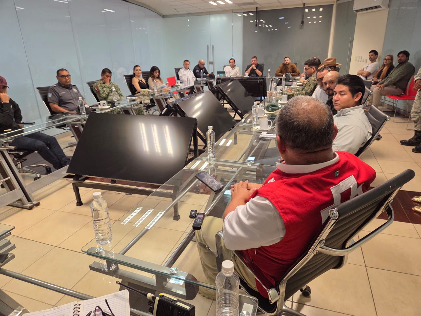 Corporaciones de seguridad que integran el Grupo Interinstitucional, autoridades de Protección Civil y cuerpos de auxilio se reunieron con autoridades del Gobierno del Estado y del Ayuntamiento de Culiacán