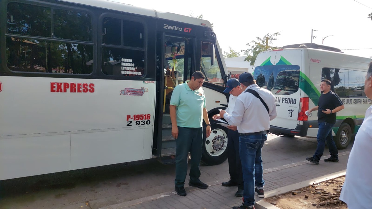 Revisión a transporte público de Salvador Alvarado