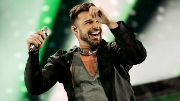Ricky Martin arranca gira europea con ataque de gas lacrimógeno