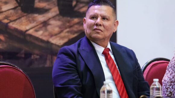 ¡Y si me jalan… me rajo! Ronaldo Leal emociona a Mazatlán con un homenaje literario a sus raíces sinaloenses