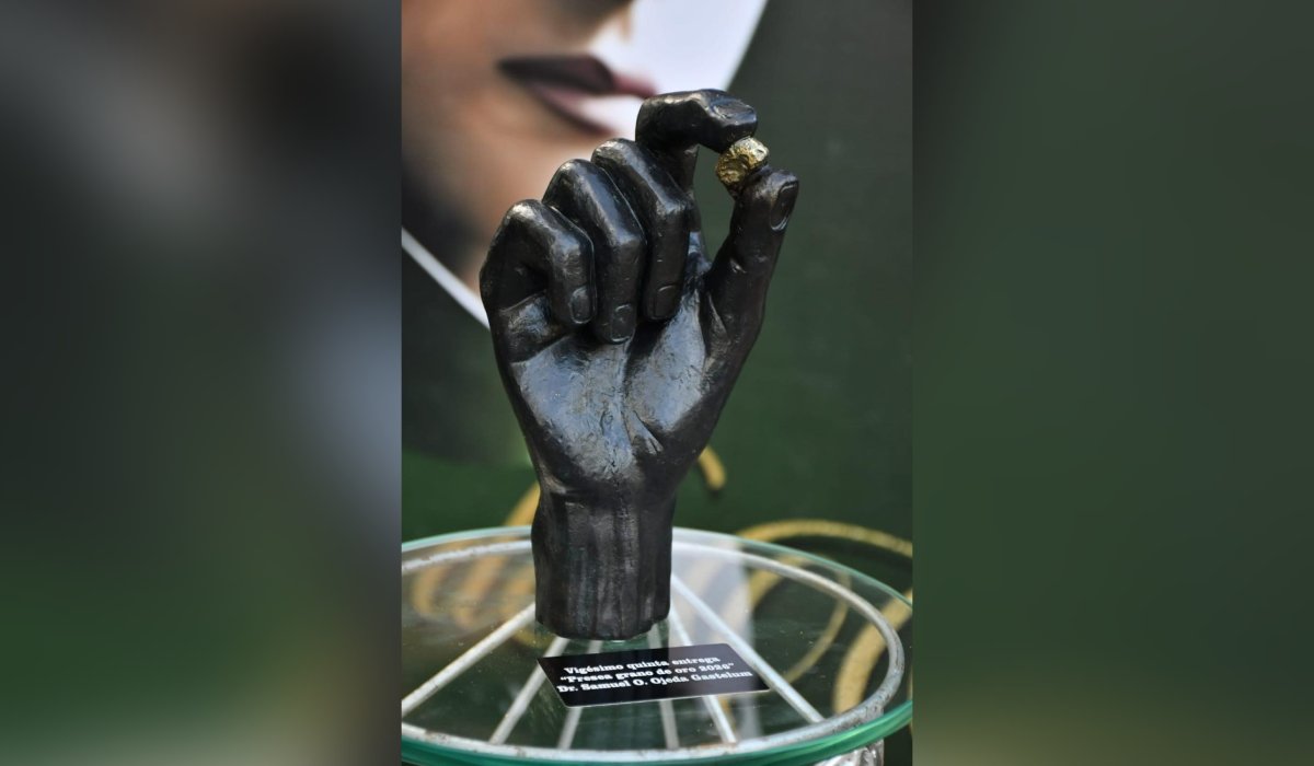 Samuel Ojeda recibe el reconocimiento "El Grano de Oro" en Mocorito