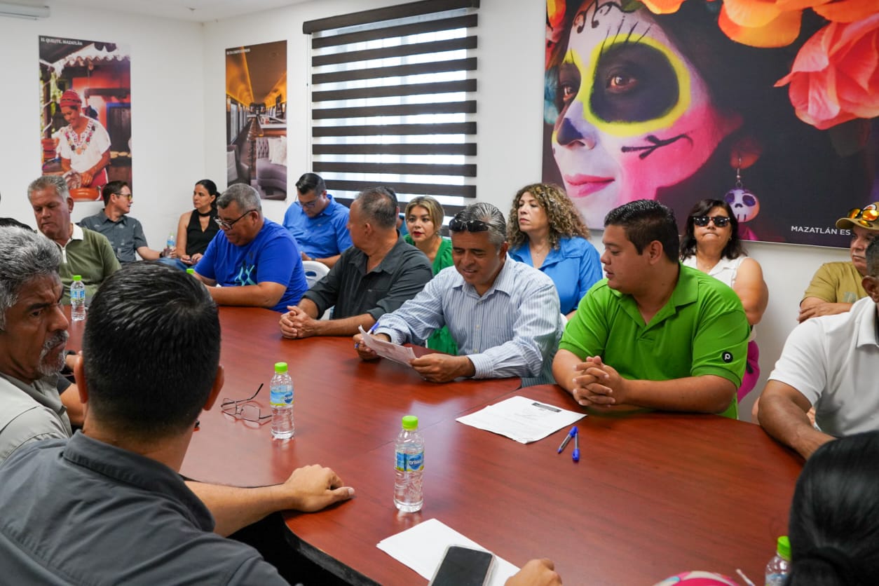 Sectur entrega credenciales a guías de turistas en Mazatlán