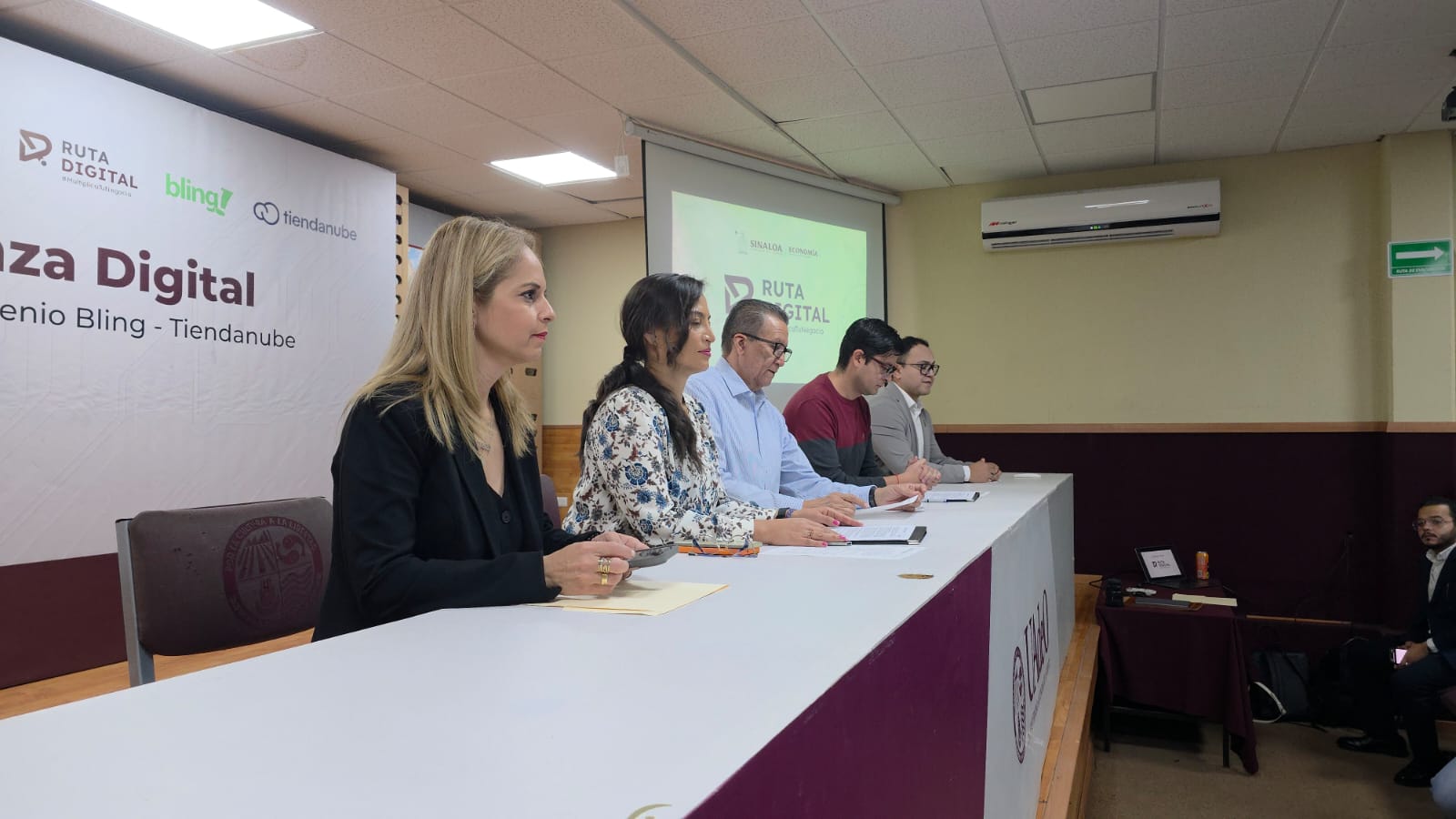 Sedeco firma convenio para fortalecer comercio digital en PYMES