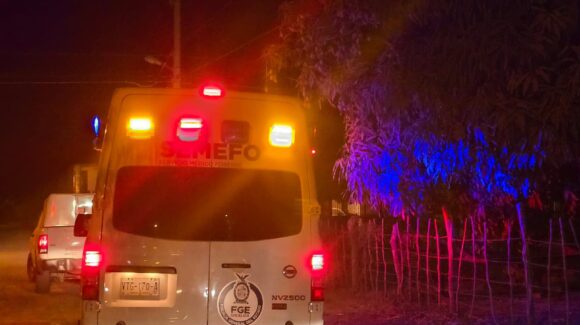 Adulto pierde la vida tras resbalar y caer de un brincolín de agua en La Palma, Navolato
