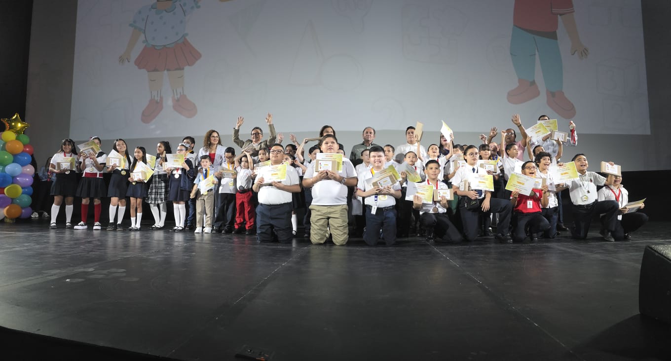 SEPyC premia a los 54 niños, niñas y jóvenes ganadores de la Olimpiada Estatal de Matemáticas
