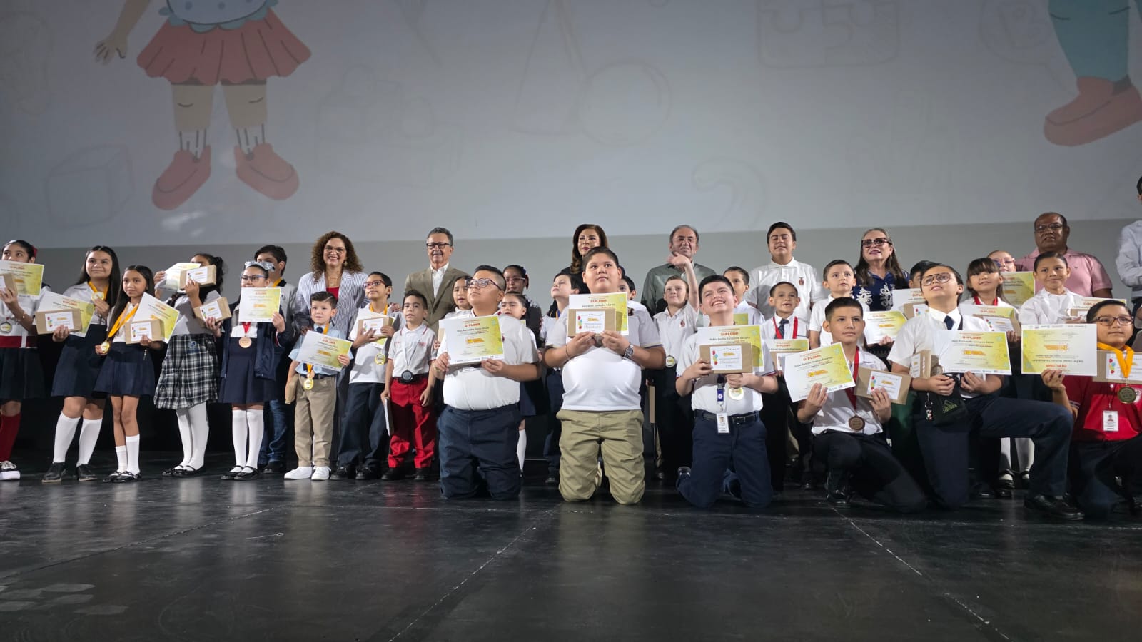 SEPyC premia a los 54 niños, niñas y jóvenes ganadores de la Olimpiada Estatal de Matemáticas