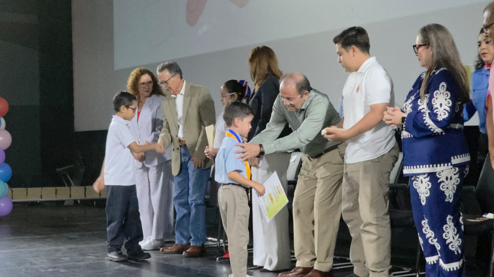 SEPyC premia a los 54 niños, niñas y jóvenes ganadores de la Olimpiada Estatal de Matemáticas