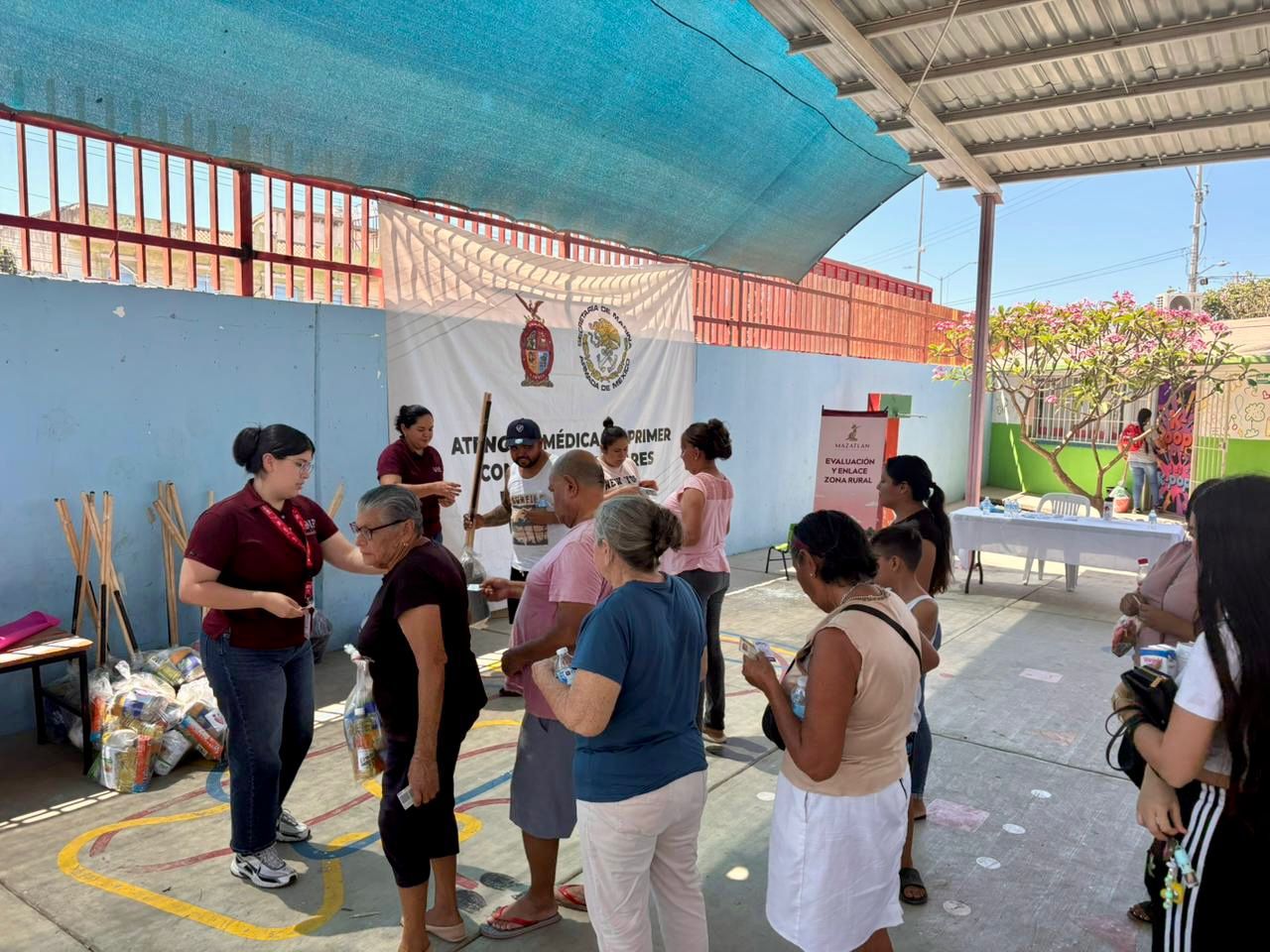 Servicios médicos gratuitos a familias de Puertas de Canoas y El Venadillo, en Mazatlán