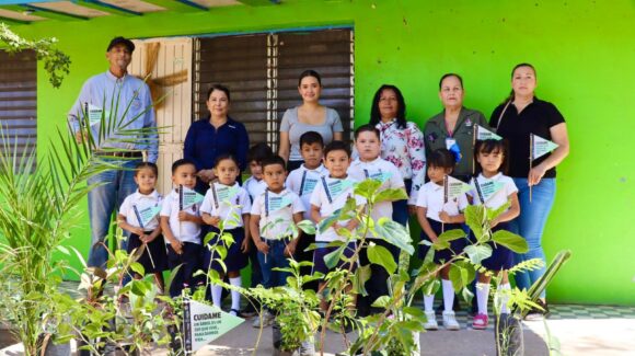 Impulsan conciencia ambiental con donación de plantas en kínder de La Ladrillera, en Mocorito, Sinaloa