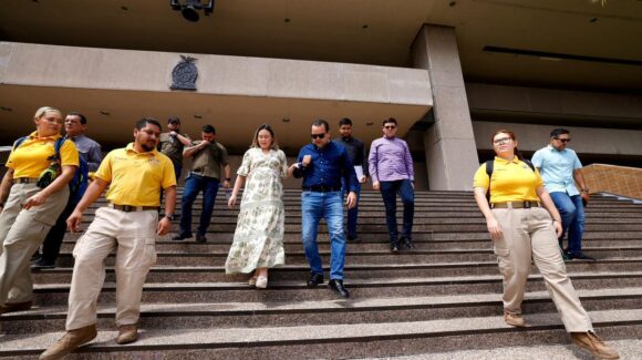 ¡Rapidito! En 7 minutos y 56 segundos Yeraldine Bonilla y funcionarios evacuan Palacio de Gobierno en Simulacro Nacional