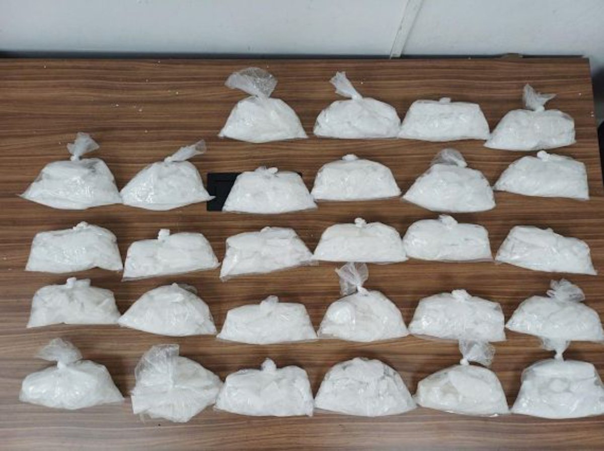 bolsas de plástico transparente llenas de una sustancia blanca