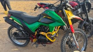 sspm detiene a sujeto en la colonia emiliano zapata en mazatlan con moto robada