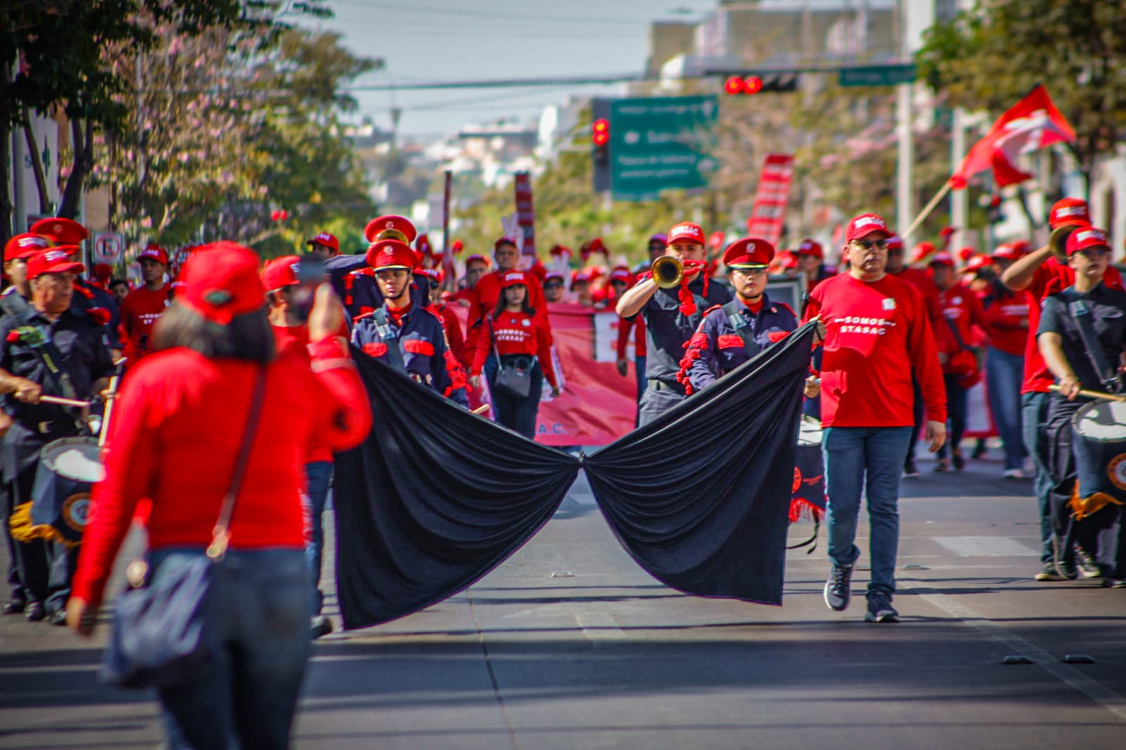 Integrantes del Stasac marchan en exigencia de justicia por Homar Salas y Benjamín Olivares