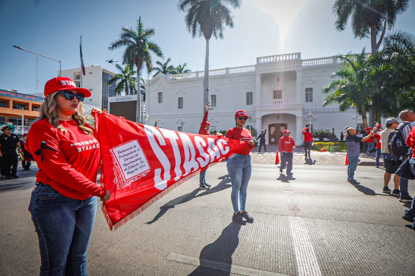 Integrantes del Stasac marchan en exigencia de justicia por Homar Salas y Benjamín Olivares