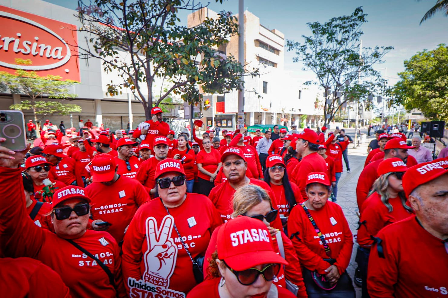 Integrantes del Stasac marchan en exigencia de justicia por Homar Salas y Benjamín Olivares
