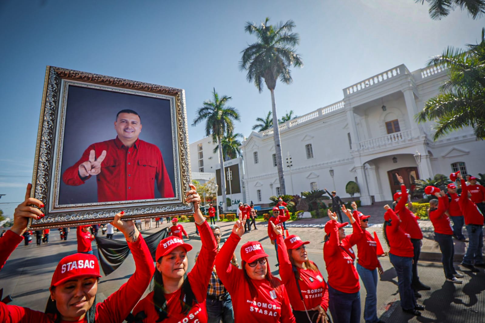 Integrantes del Stasac marchan en exigencia de justicia por Homar Salas y Benjamín Olivares