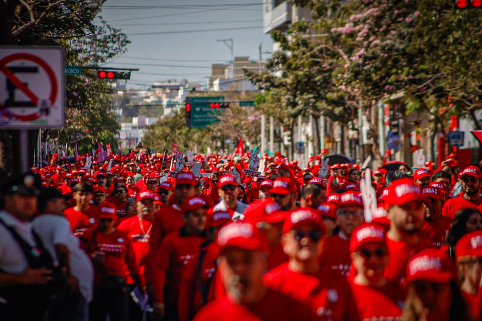Integrantes del Stasac marchan en exigencia de justicia por Homar Salas y Benjamín Olivares