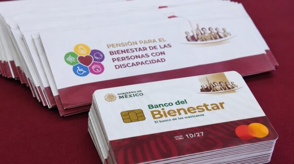 ¿Te inscribiste en marzo? Arranca entrega de tarjetas del Banco del Bienestar para Pensión de Personas con Discapacidad