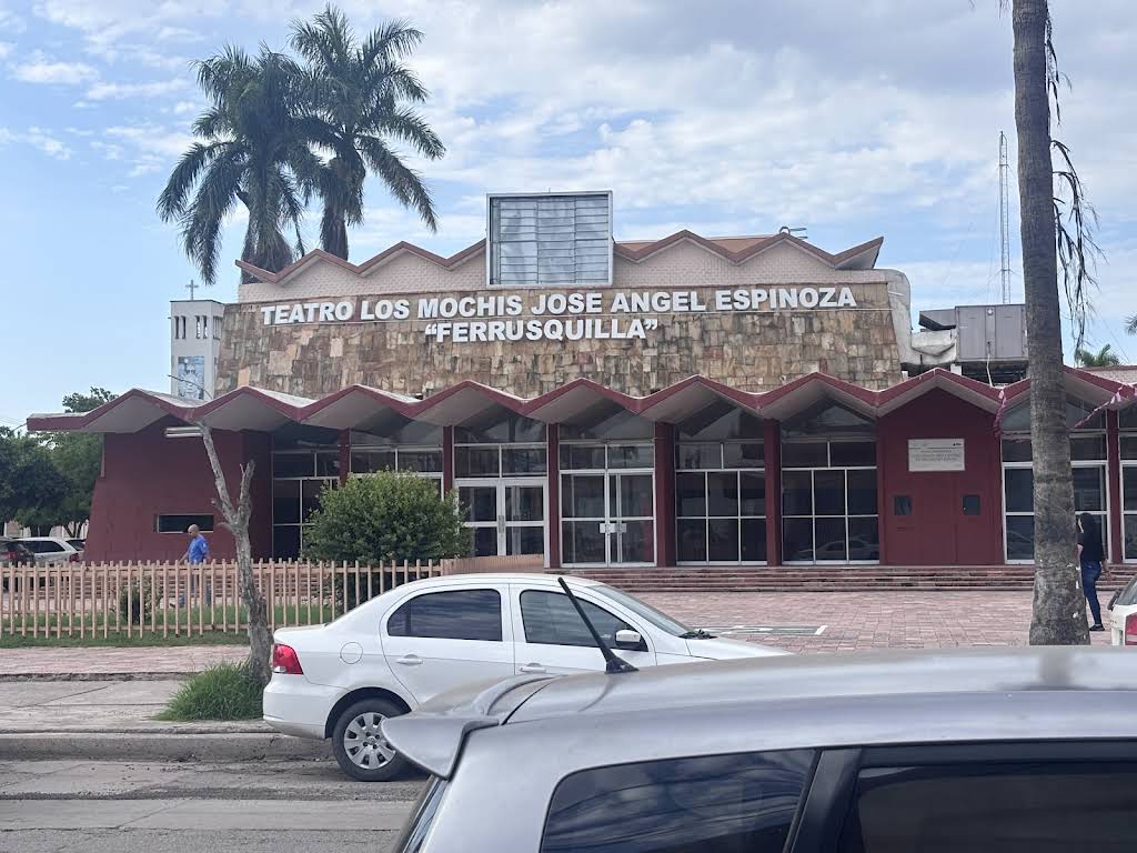 Teatro del IMSS “José Ángel Espinoza Ferrusquilla” en Los Mochis