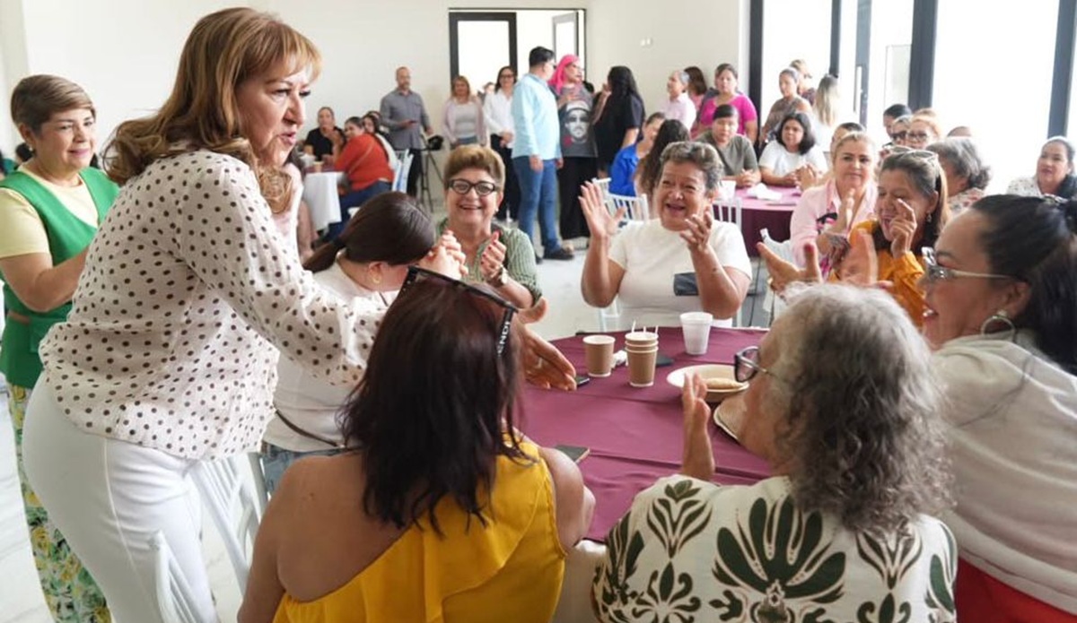 Tere Guerra sostiene encuentro con mujeres de Guasave