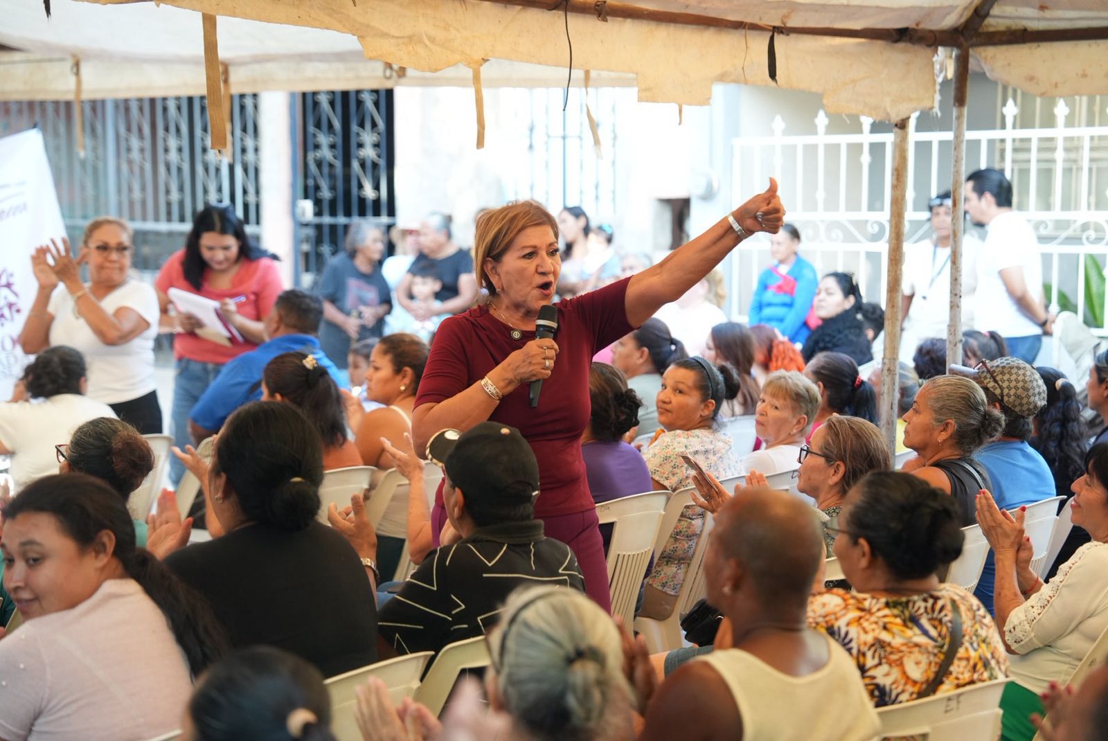 Tere Guerra sostiene encuentro con vecinos de Hacienda de Urías, en Mazatlán