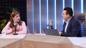 teresa guerra ochoa y luis alberto diaz en los noticieristas