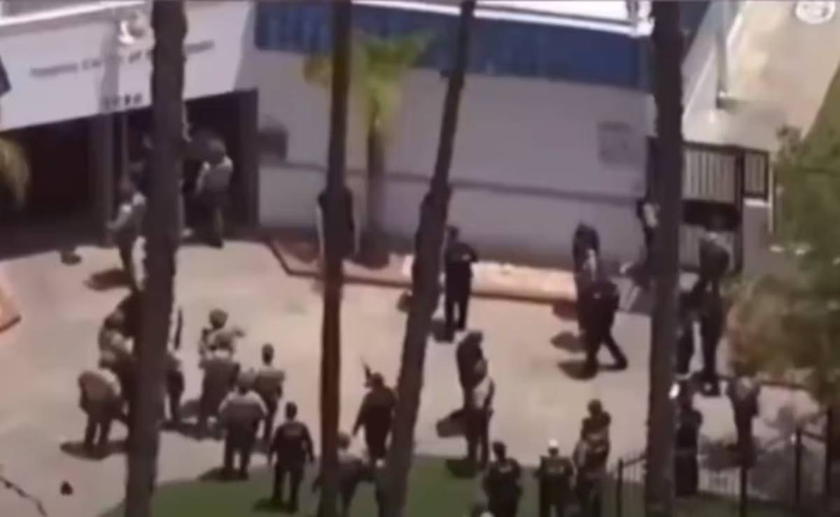 Tiroteo en mezquita de San Diego deja cinco muertos; FBI investiga crimen de odio