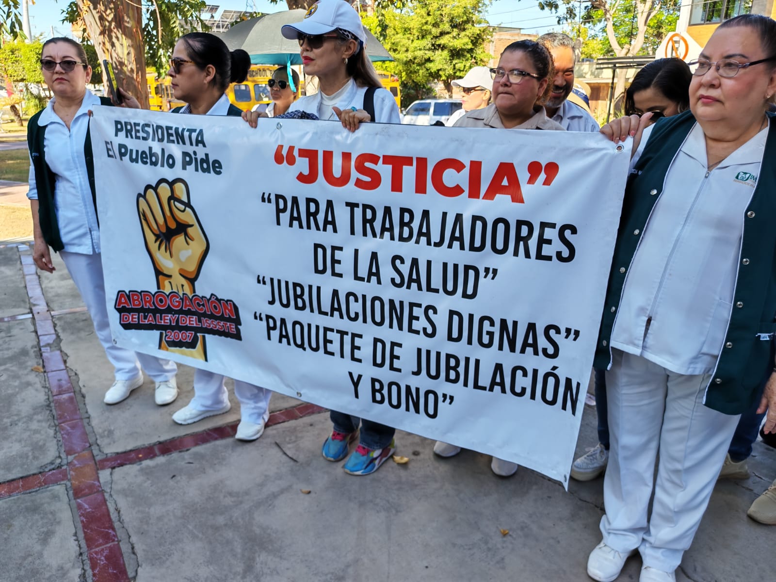 Trabajadores de la salud marchan este 1 de mayo en Guamúchil