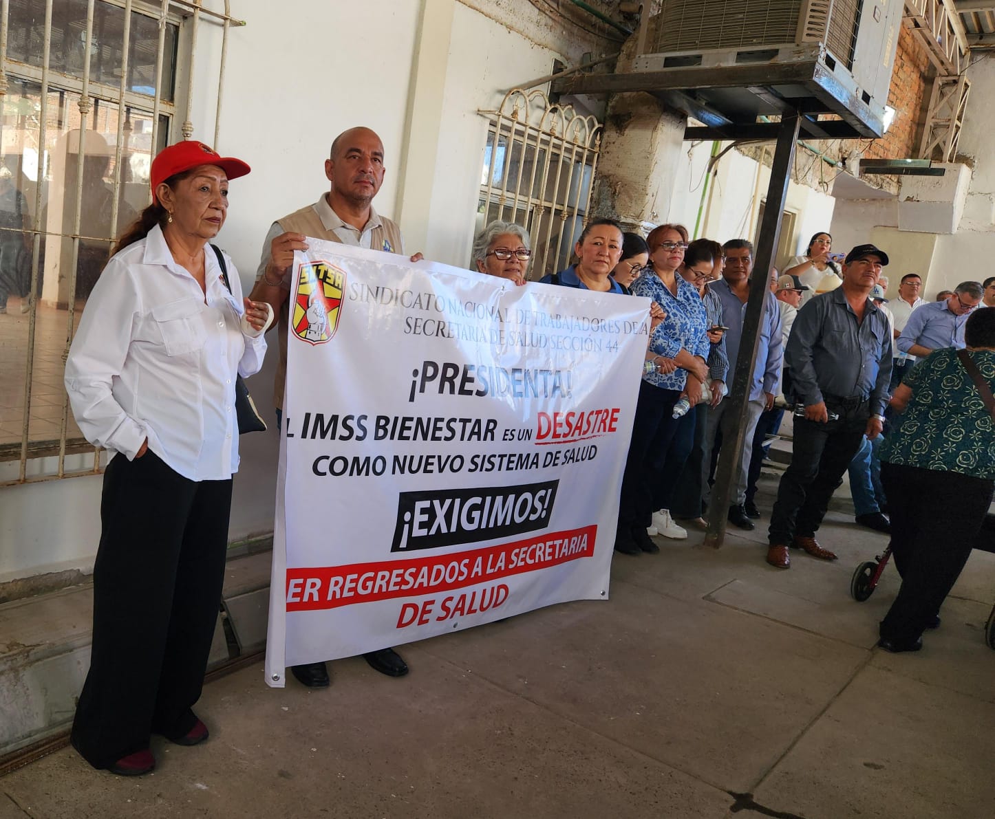Trabajadores protestan en la CTM, Guasave