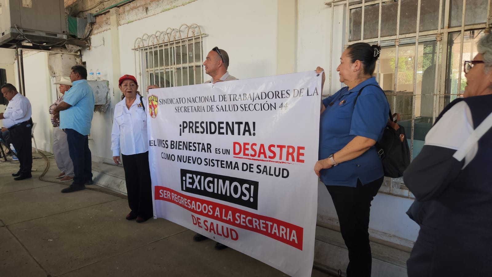 Trabajadores protestan en la CTM, Guasave