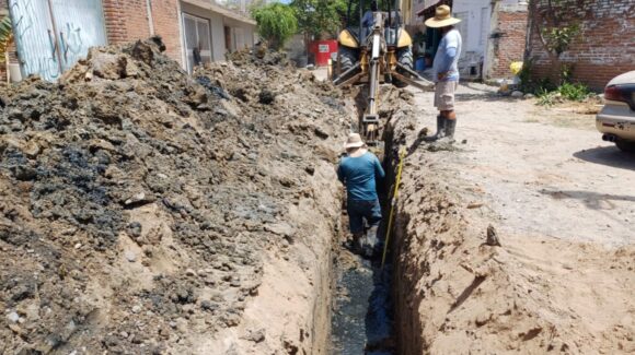 Arranca Jumapam obra clave en la Pancho Villa de Mazatlán, Sinaloa; rehabilitan drenaje colapsado en Tomás Urbina