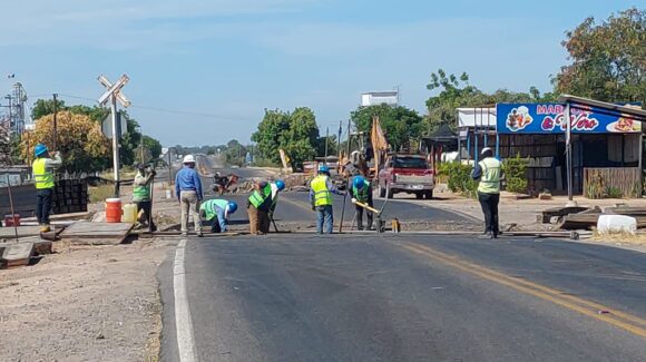 ¡Tome sus precauciones, serán 4 días! Cierran tramo de la carretera Guamúchil–Angostura por obras en cruce ferroviario