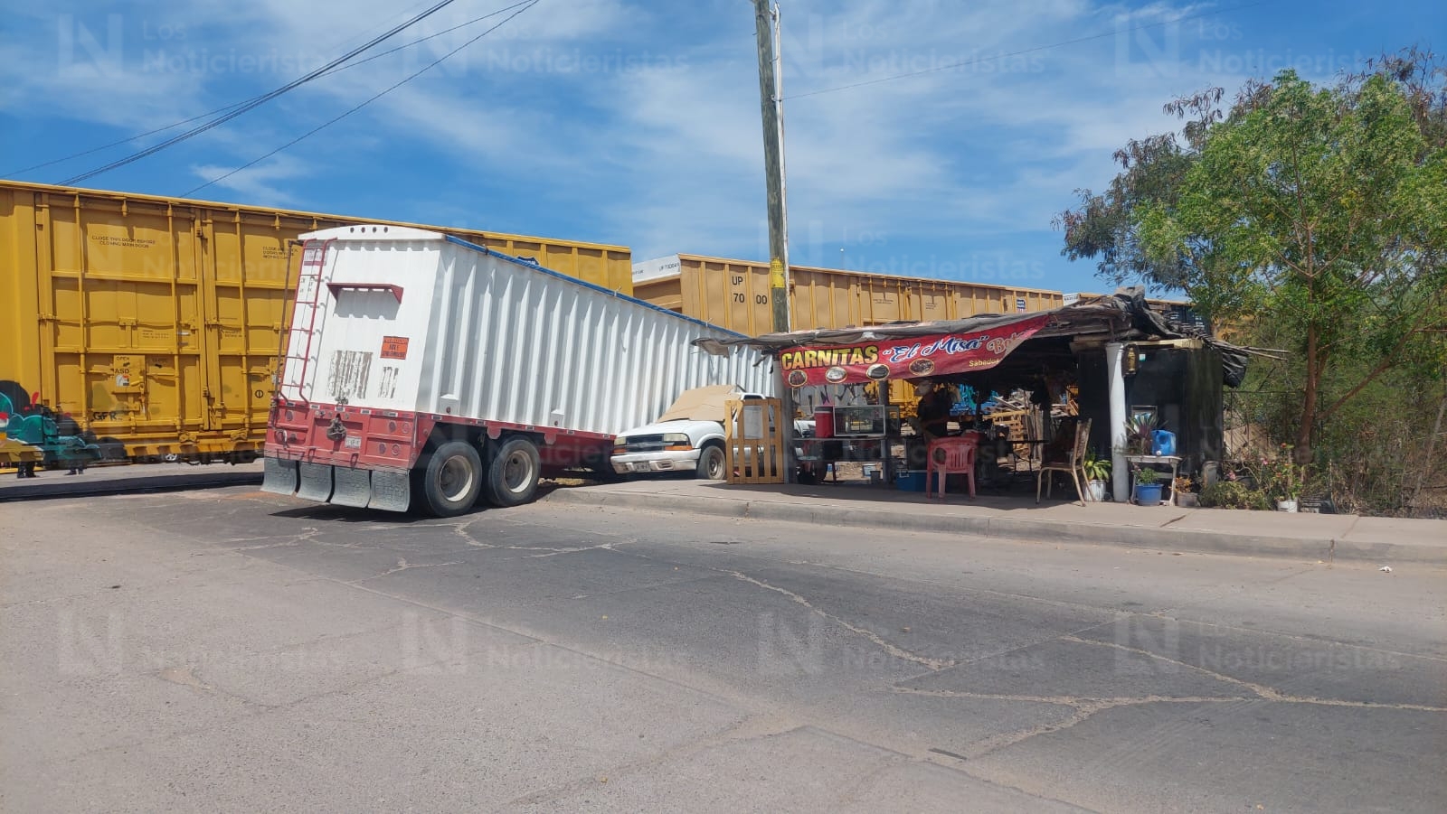 Tren embiste a tráiler en Guamúchil
