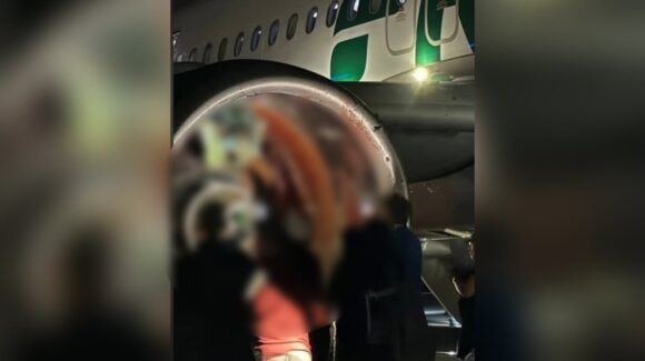 Lo succionó el motor: Hombre muere al ser atropellado por un avión en el aeropuerto de Denver