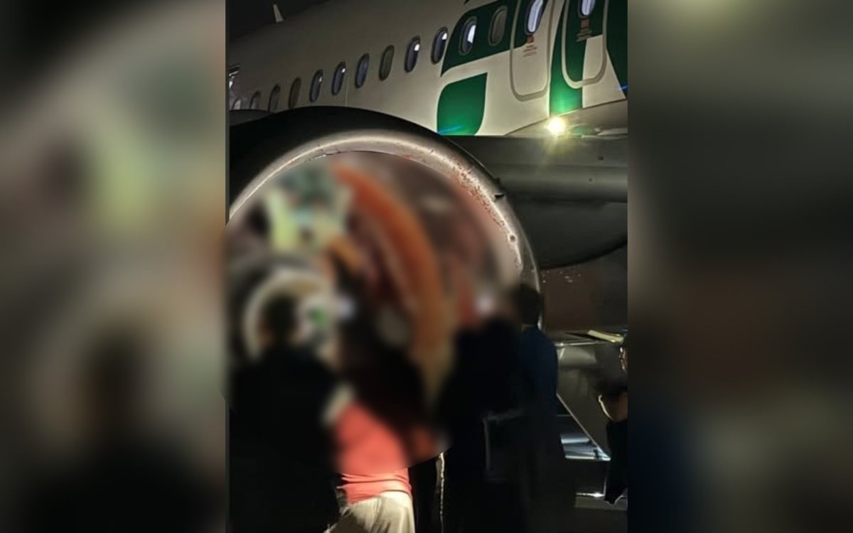 Motor de avión que succionó a una persona en Denver