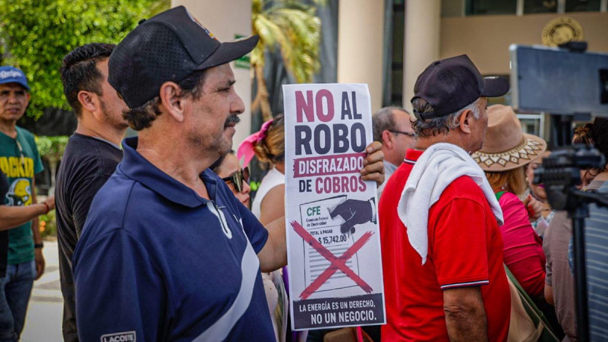 usuarios de energia electrica se manifiestan en el congreso robo