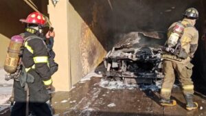 vehiculo se incendia dentro de hotel de paso en mazatlan elementos