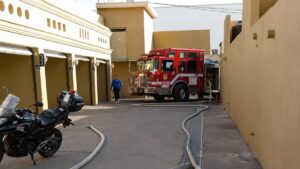 vehiculo se incendia dentro de hotel de paso en mazatlan sin